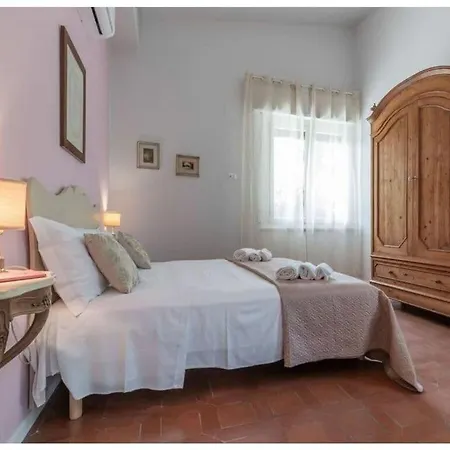 Degli Archi Villa *