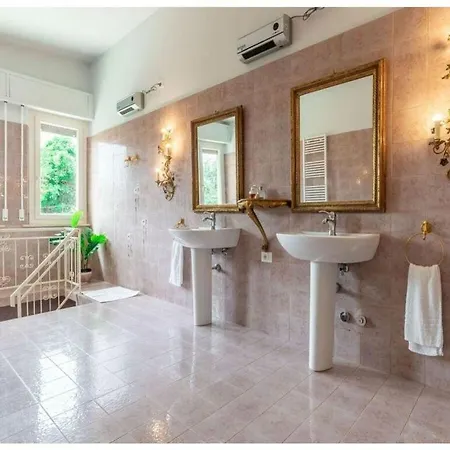 Degli Archi Villa *